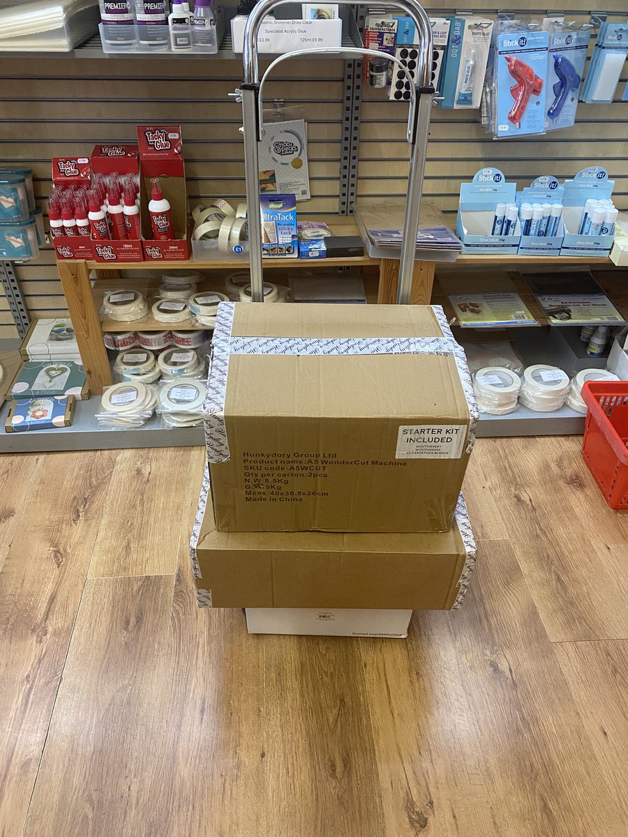 CreativityStore's tweet photo. Delivery today from #Hunnkydory and #Speks https://t.co/mbht1MUyq4