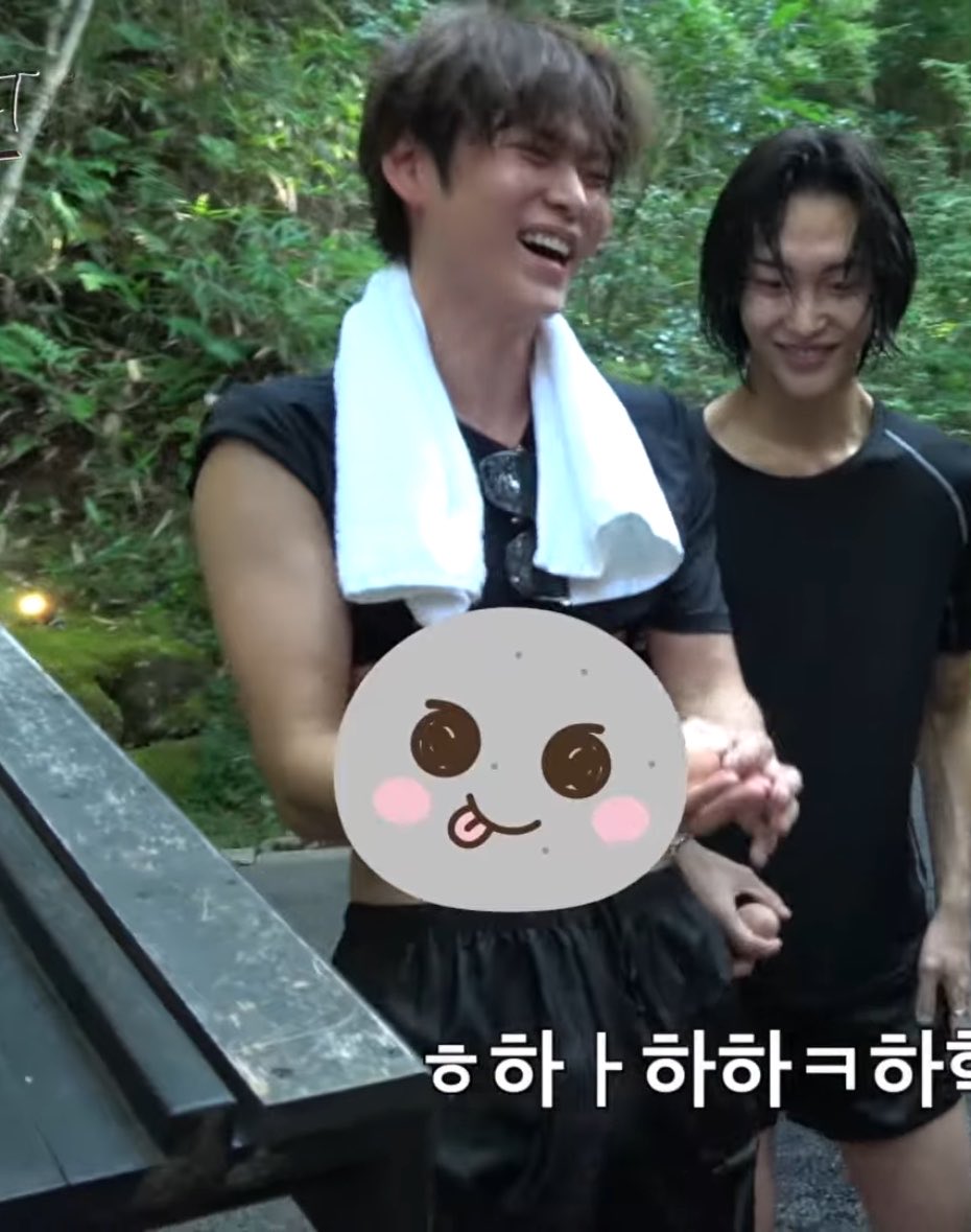 littlecusso's tweet photo. รูปแรกเพิ่นว่าแตงกวา therapy รูปสอง หน้าท้องออกเอาดลลี่มาปิด จะเดรส5555555 https://t.co/GSJM2qk6ey