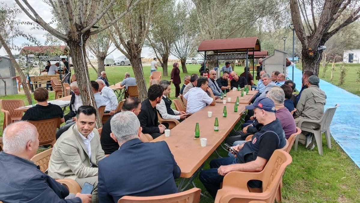MHPGulagac_68's tweet photo. Gülpınar Belediyemizin projeleri, çalışmaları ve önümüzdeki süreçte yapılacak çalışmaları hakkında bilgiler alıp istişarelerde bulunuldu. 

Gülpınar Belediye Başkanımız Ersoy Kara'ya, personeline ve Gülpınar'lı hemşehrilerimize samimi misafirperverlikleri için teşekkür ediyoruz. https://t.co/HtPb0QBIxD
