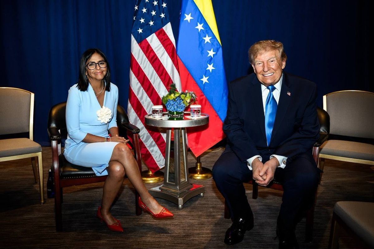 OpinoForever's tweet photo. @LakatosEduardo Tu querido jefe Trump nonla deja entrar. https://t.co/ryCa11iToX