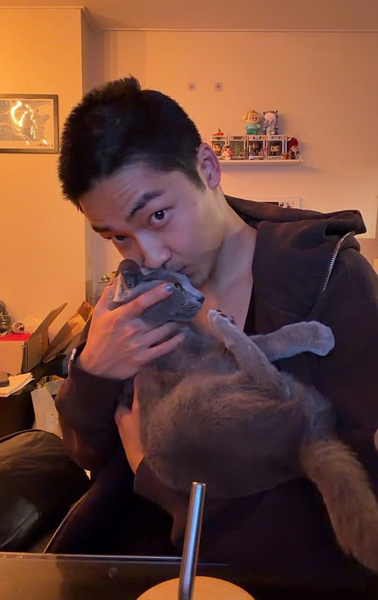 deobimom's tweet photo. kevin and remy ♡
#KEVIN #케빈 #kevinmoon https://t.co/JM7hUeT1sJ