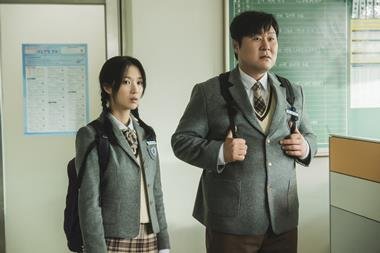 pjwoocue's tweet photo. FIRST LOOK KIM HYEYOON AND YOON KYUNGHO FOR #HighSchoolDetective !!! 😭😭😭😭😭 finallyyyy seeu in theater, yeyunaaa!!! 🥺
#kimhyeyoon #김혜윤 #윤경호 #yoonkyungho #고딩형사 https://t.co/BCPta2i4El