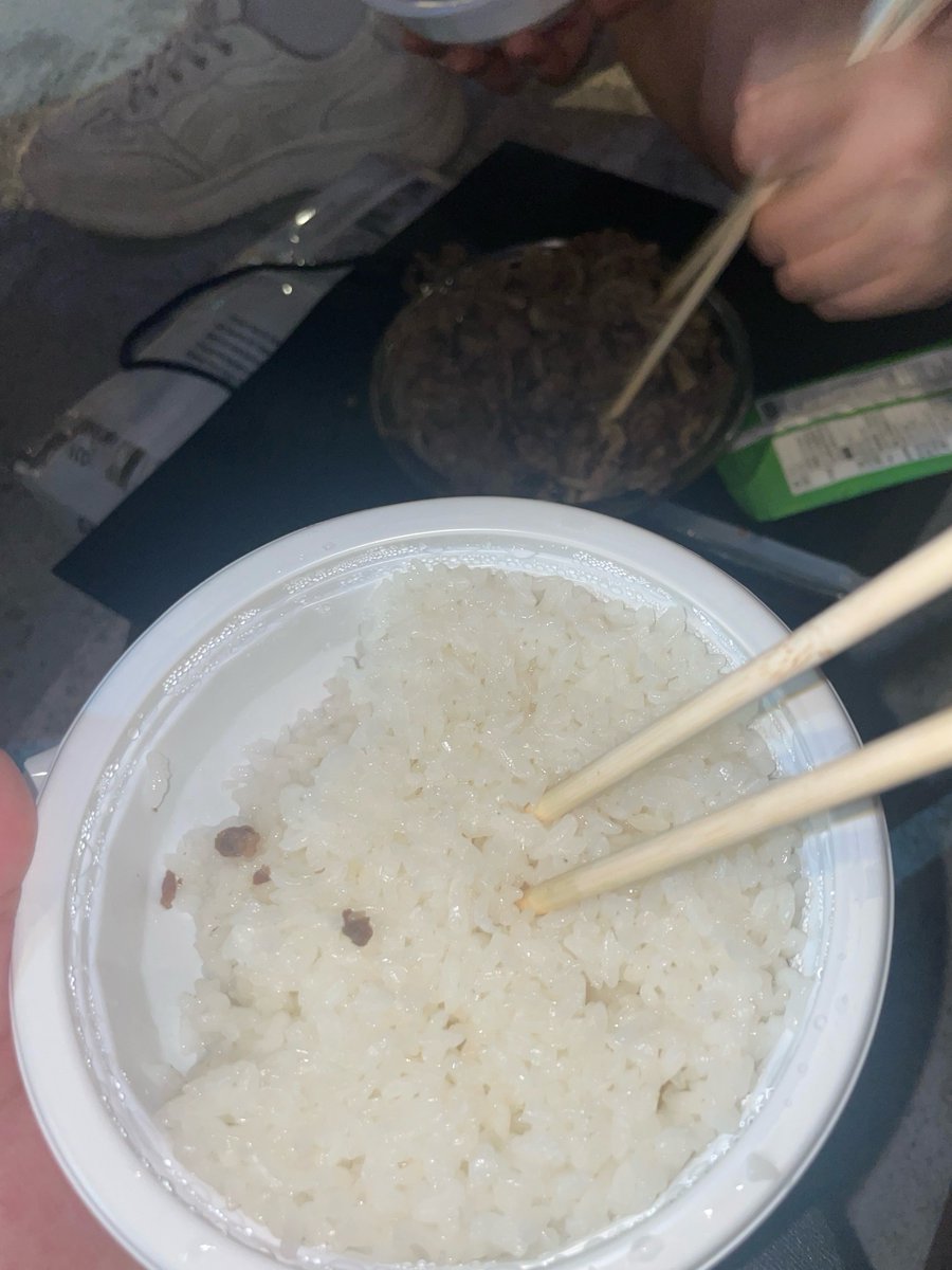 watforwat's tweet photo. 길에서 퍼먹은 불고기가 아직도 눈앞에 아른거린다...............
버섯까지 흡입하면서 깨달앗어 난 편식충이 아니라 걍 맛없는 야채를 먹어서 싫엇던거임 https://t.co/yxDxVSquuT