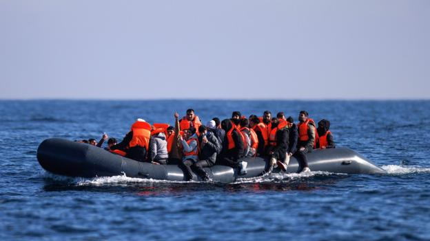 dave43law's tweet photo. Sept 1st to 21st 2026 - 967 arrivals

Sept 1st to 21st 2025 - 3185 arrivals

As the right wing media and the 'commentators' try to hype up migrant crossings to keep Farage relevant the reality is very different

FIGURES 69.7%  DOWN MONTH ON MONTH
After a 43% fall year on tear to date