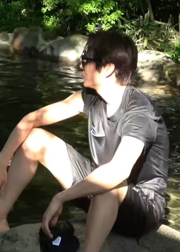 ruknongtaong's tweet photo. มึงกุไม่โกหกนะแต่ตอนพ่อกุพาไปน้ำตกพ่อกุก็ทำตัวแบบนี้แหละ https://t.co/crH4Iq6OWu