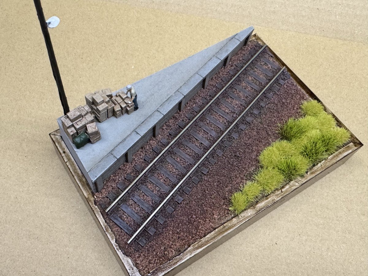 juniormokeiten's tweet photo. 今週末26.27日に開催される日本鉄道模型ショウに生産予定品「ツム1000」の組立見本を飾る為、急遽飾り台を作って見ました。本当に急いで作ったので各所にアラが目立ちまくりですが何卒ご了承ください。
会場で皆様にお会いできるのを楽しみにしています。 https://t.co/Naguc50JEt