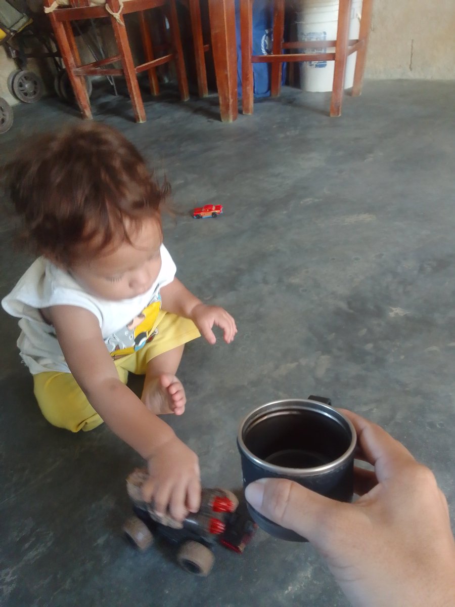 SoyAndre_32Bio's tweet photo. Mientras mi hermanito está en la escuela 
Yo estoy jugando carrito y mi mamá tomando café ☕ 
Mi día día siendo mamá 🤭😂 
#mama #supermama #hijo https://t.co/ZgEvBAGY1k