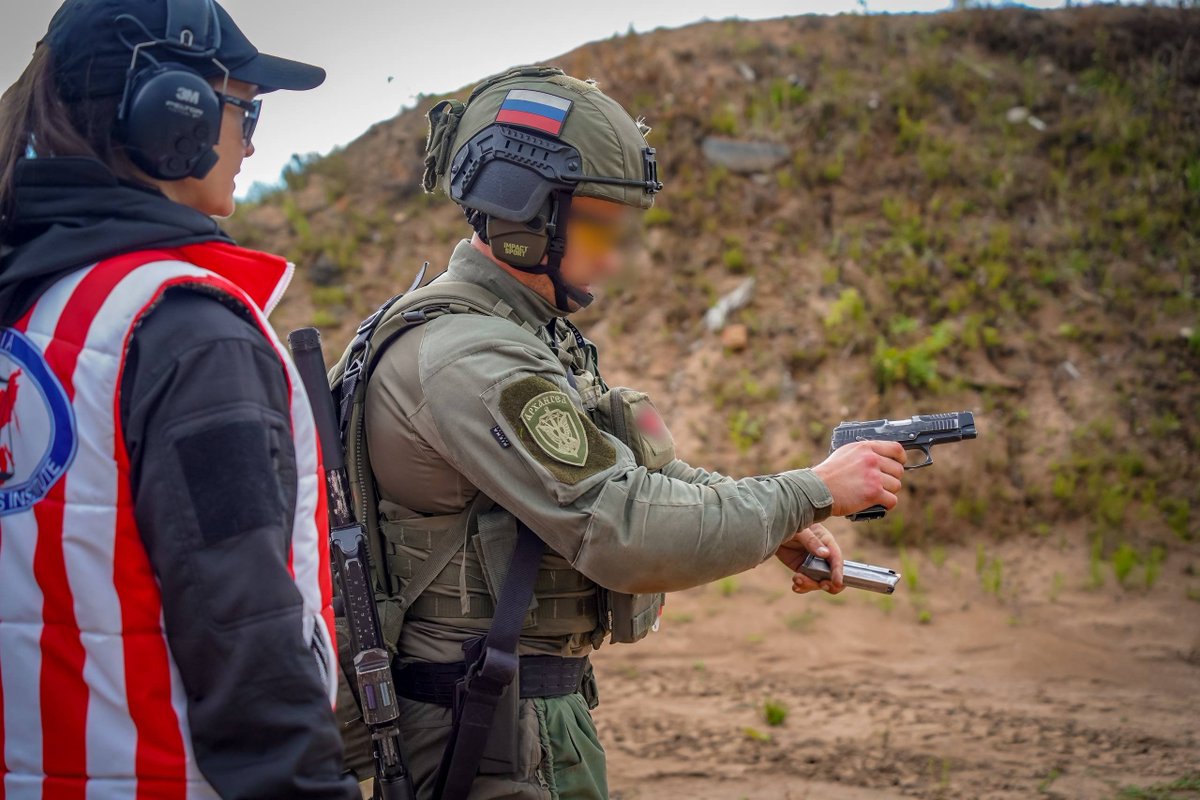TheGreyPatriot_'s tweet photo. ๐ท๐บ Today's competition shooting of troops from SOBR unit "Archangel" from Main Rosgvardia Directorate for Arkhangelsk Oblast.
#Russia #Russian #Russians #Today #Rosgvardia #Police #Security #SOBR #Military #Army #Training #Tactical #Shooting #Tricolor https://t.co/Qb8jtxPRk3