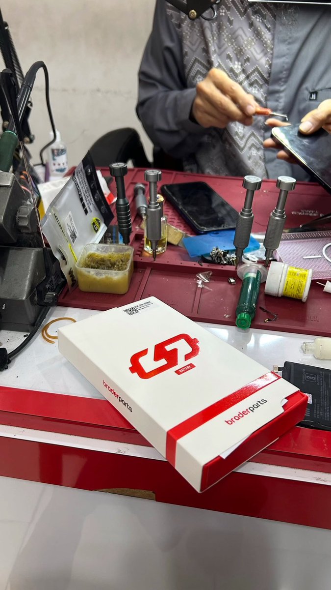 biyuwtiyy's tweet photo. Pokoknya terimakasih buat netizen yang udh nyaranin buat ganti btrai diluar applecare/mitracare sama ini 🫶🏻

Lumayann hemat 500-700ribu￼ dan status battery tetap “ASLI” https://t.co/HbRikP5JCI