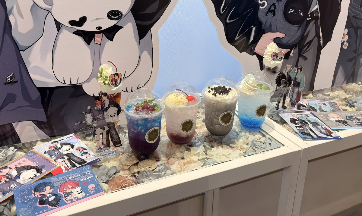 N_marupo's tweet photo. 最終日ついに駆け込みでファボテリアさんに行くことができました...!!店内もとても可愛くて、ドリンクもパフェも美味しかったです( ᴗ ̫ ᴗ )♡

商業BLを描き始めた頃、いつか自分の作品のパネルを作ってもらえるように頑張るぞ!!と目標を抱いていたのですが、こんなにも早くその夢が叶いそして実際にこの目で見ることができて本当に嬉しかったです😭🤍

この夢を叶えられたのはいつも応援してくださる皆様のおかげです。本当にありがとうございます！
たくさんの方に楽しんでいただけている様子を見ることができてこの期間とっっても幸せでした！！！