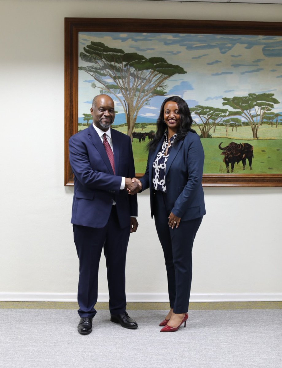 CentralBankRw's tweet photo. Strengthening partnerships for sound monetary policy and economic stability. 🤝

Yesterday, Governor @SorayaMHlive had a courtesy call with Dr. Regis O. N’Sonde, Executive Director at the International Monetary Fund (IMF), representing #Rwanda and 17 other African countries on the IMF Executive Board.

Discussions focused on #Rwanda’s monetary policy and strengthening continued cooperation with IMF in support of the country’s economic priorities.

#BNREngage
#KnowYourCentralBank