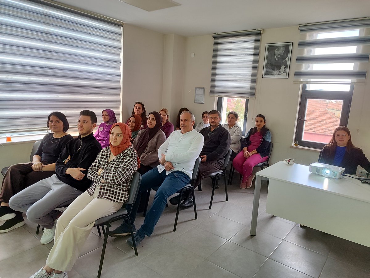 TaskopruIsm_37's tweet photo. İlçe Sağlık Müdürü Doktor Merve KARAGÜL başkanlığında Müdürlüğümüzde görevli personellerimizin katılımıyla aylık faaliyet değerlendirme toplantısı yapılmıştır. Ayrıca yeni göreve başlayan doktorlarımıza İlçemiz ve Müdürlüğümüzdeki faaliyetlerimiz hakkında tanıtım yapılmıştır. https://t.co/z2VPZ2GCtE