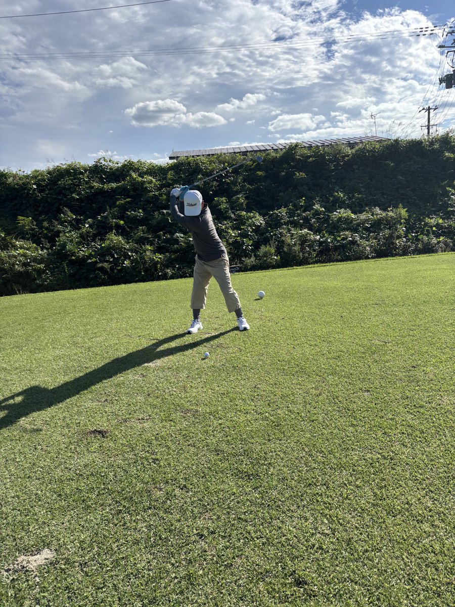 Gocchan0524's tweet photo. SW最終日、午前中はセミナー資料を作成、午後からは河川敷のゴルフ場で兄弟とゴルフをしました。服やフォームを見てもらえればスコアが分かるかなと思います。
いやー、結局SWで一気に片付けようとしていた仕事は色々あって片付かなかったですね。
#ゴルフ男子
#ゴルフ
#北上市民ゴルフ場
#社労士 https://t.co/eRUnyYP6rQ