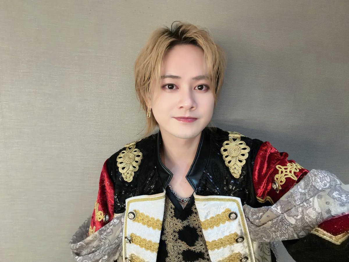 naoki_niimi's tweet photo. 誕生日を迎えました新美直己です‼️
えっと、肉をたらふく食べる歳にしたいなって思います🍖

おめでとうといってくれた全ての皆様！
本当にありがとう！！

そして、これからも自分なりに頑張っていこうと思っているので変わらぬ応援お願いします🔥

昔の俺よ、育っても鼻の穴はデカいまま
#新美直己 https://t.co/gUOISVZbsG