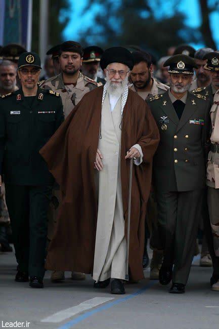 shahiidsho's tweet photo. هفته دفاع مقدس،
فقط یادآور یک جنگ نیست؛
یادآور مردهایی است که رفتند
تا « ایران » فقط یک نام روی نقشه نباشد…
بعضی ها رفتند، تا ما بمانیم...

#روایت_اتحاد
#مهر_مقاومت https://t.co/ak2MbSzSQg