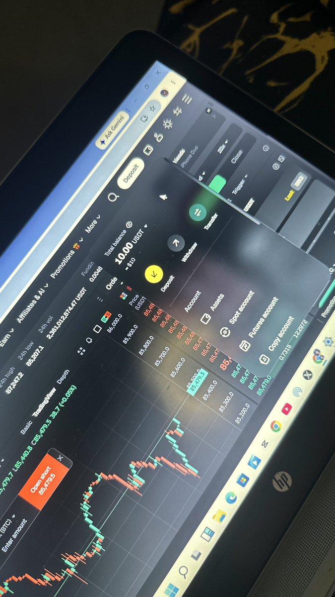 5starbarber_1's tweet photo. made my first deposit as an aspiring CRYPTO TRADER📉
don’t know if I should buy BITCOIN or SOLANA https://t.co/2WnZQ9DdXN