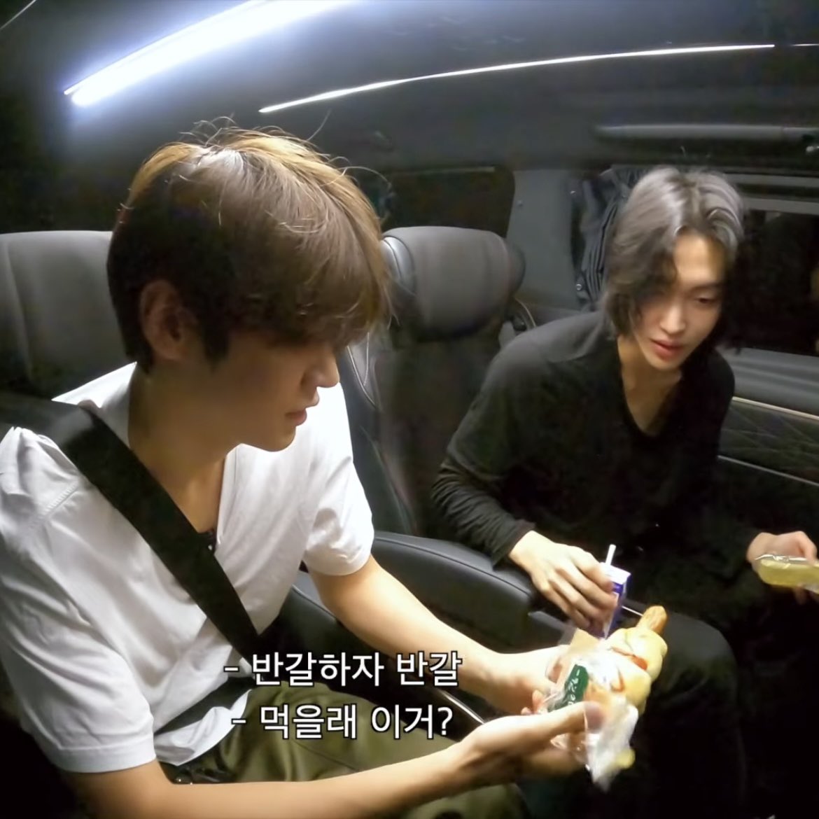imbbi131's tweet photo. หินเบ้บนะแฟนกันทุกการกระทำ ขนมปังก้อแบ่งกันกิน ซอสบิทำหกหมดก็เอาจากของตัวเองมาแบ่งพี่หิน ขำเอิ้กอ้ากตัวติดกันทั้งอีพีแฮปปี้ 💞🪨🐈‍⬛💓🥹 https://t.co/97mnTVRlFb