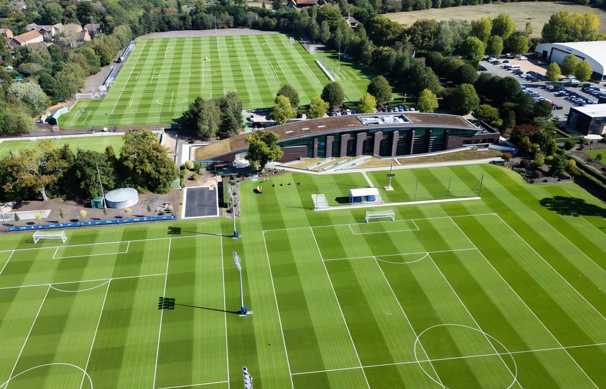 TheBlueDodger's tweet photo. 🚨 Chelsea bought land across the road from Cobham and would be able to extend the site. There has been talk that maybe there'll be a training ground sponsor, which I think would definitely be a good idea.

(@Matt_Law_DT) #CFC https://t.co/E5yS5kU7sT