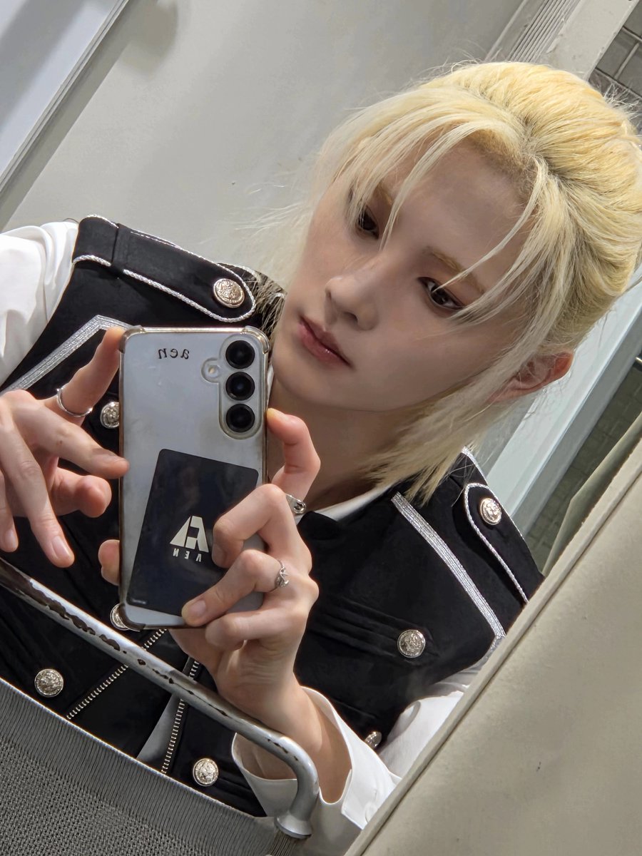 AEN_now's tweet photo. Aneee! 今日3万人という大勢の人たちの中でAneeeに会えて幸せだった。 今日も本当にありがとう、愛してる〜

#AEN #에이엔 #JUNSEO #준서 #Aneee #에이니 #쭌이 https://t.co/mtY7L8DsxK