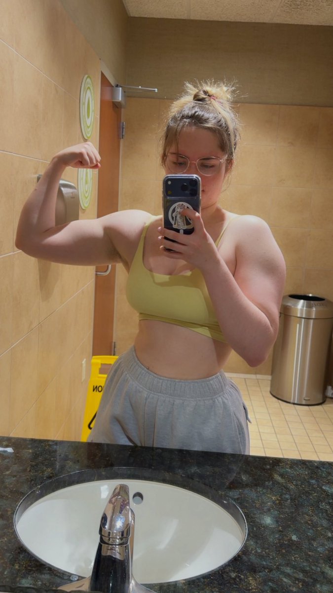 LinneaGymBunny's tweet photo. Post push day pump https://t.co/tkmHBFJL7i
