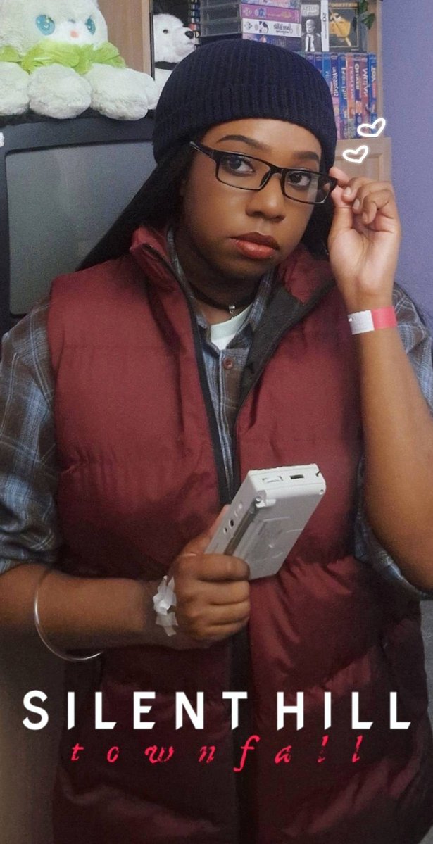 Marzcakez's tweet photo. ✨ New Cosplay Alert  - Simon Ordell's Look✨

Here's my inspired cosplay of Simon from Silent Hill Townfall! 🏴󠁧󠁢󠁳󠁣󠁴󠁿 I'm super excited to play the game this week.

@Konami @KONAMIUK @_ScreenBurn #SilentHill https://t.co/xAivrYkZ9i