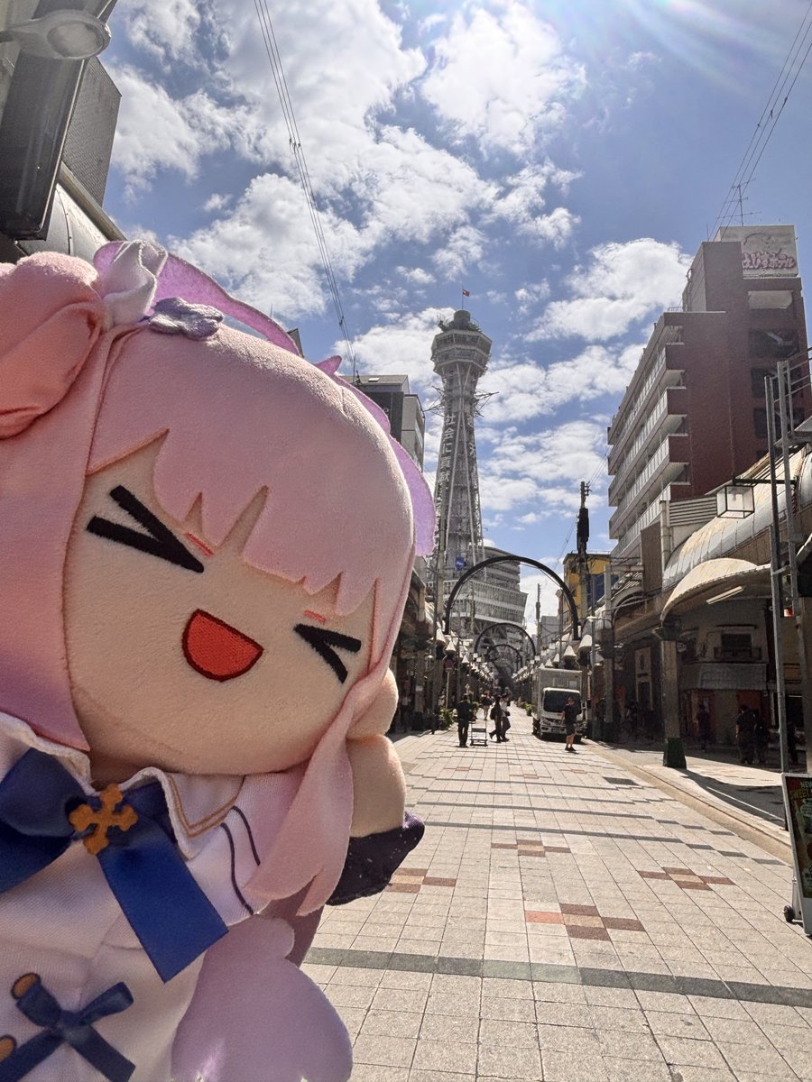 Adam_reooo's tweet photo. まぁ帰れない時は帰れない時に考えればいいからいいとして大阪最高！
今回1番みんな気合い入ってた気がする
盛り上がり具合が尋常じゃない
ライブ終わったあとに突発エンカできたし念願のぬい撮影にも参加できた😭
初の同人DJにも行けてもう大満足
大阪来れて良かったです
羽田は関節無くなるまで楽しむ！