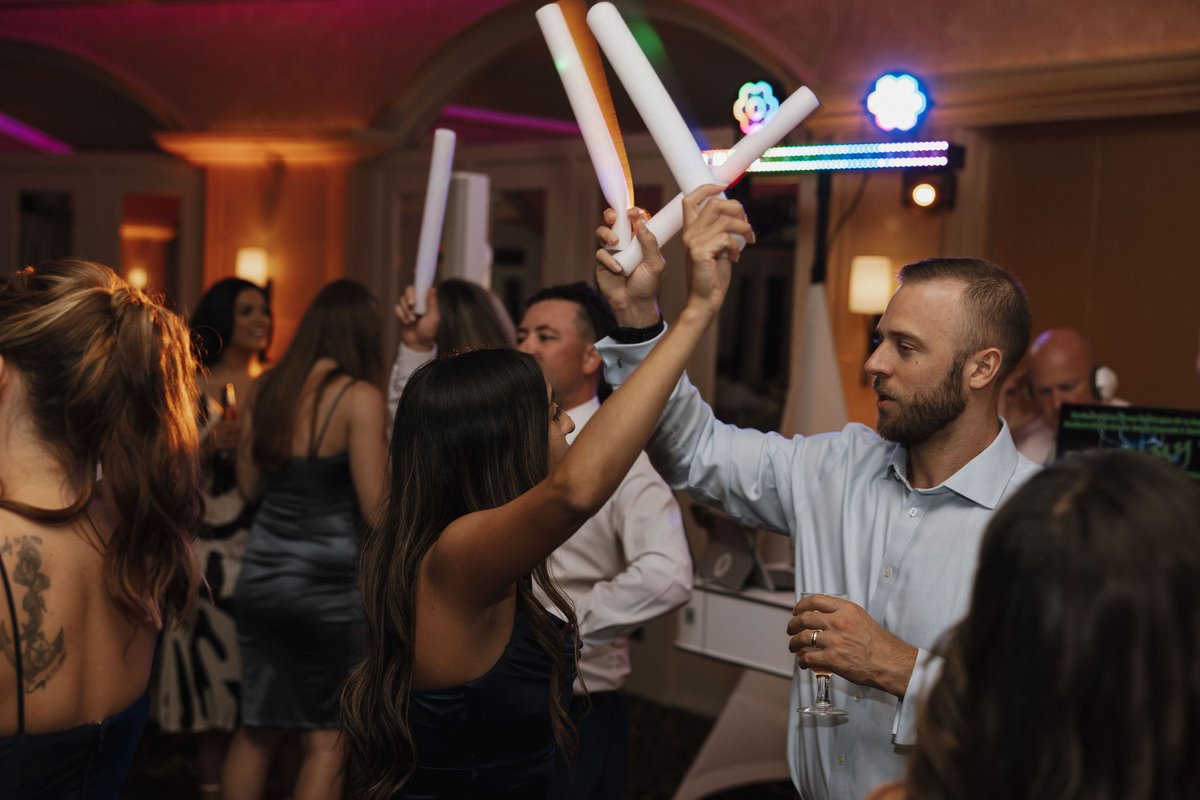 DJJimmy_T's tweet photo. Confidence comes from preparation. Excellence comes from experience.
 
Book Now: https://t.co/QHW2LUytju

Venue: @chesapeake_inn @chesapeakeinn_events 
Photographer: @colbyparrottphoto 
 
#DJJimmyT #MusicAndMemories #DanceFloorEnergy #GreatEvents #EventDJ https://t.co/RrweZdNJvk