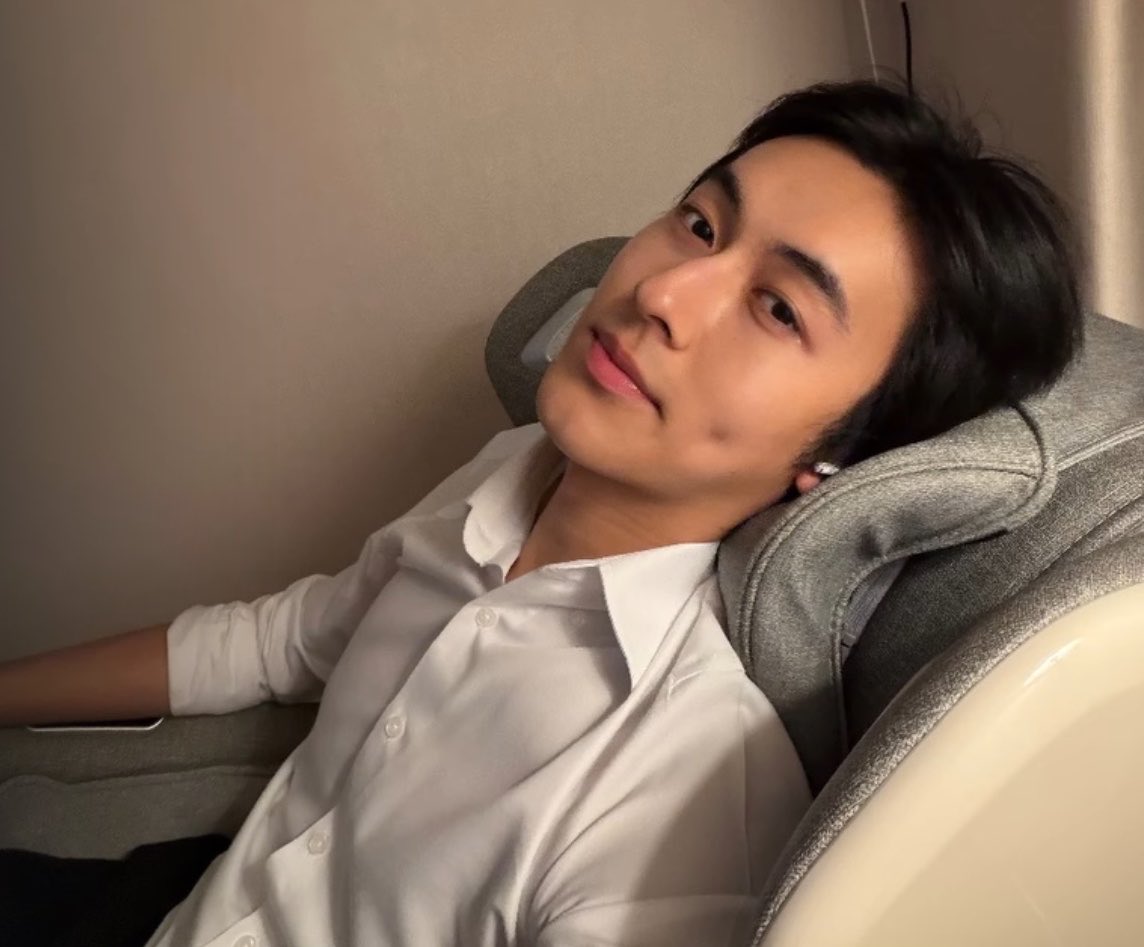 wedtwentyfour's tweet photo. ไอบ้าเอ้ย 😭😭😭😭😭😭 โคตรหล่อ😭😭😭😭😭😭 https://t.co/lhKwvd7DhU
