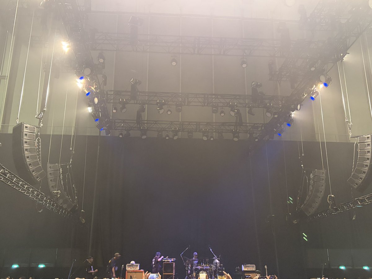 giraffebull's tweet photo. 超！
多分TOSHI-LOWがタコ投げしてたスティックめをいただけてラッキー。

ちょっと広いだけのライブハウスでしかなかったのでメチャクチャオモロかったです。バカタレでよかった。

#超PMAM https://t.co/L6gnOv4phm