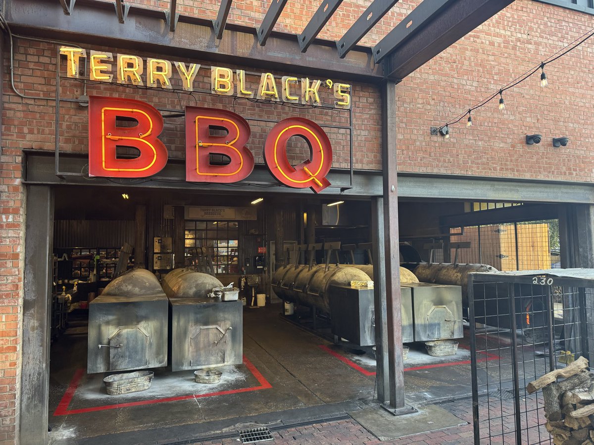 whalez's tweet photo. In Texas for work, went to some barbecue last night

My goodness man https://t.co/gq4zTUjYkp