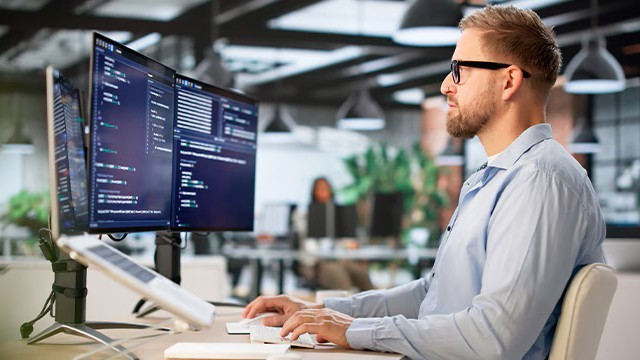 DbJsales's tweet photo. If compliance is driving your security priorities, are you really managing risk? @CDWCorp’s Buck Bell explores how to build a more business-focused #Cybersecurity approach: https://t.co/9VNoYLGwWp https://t.co/fK2WdoA0of