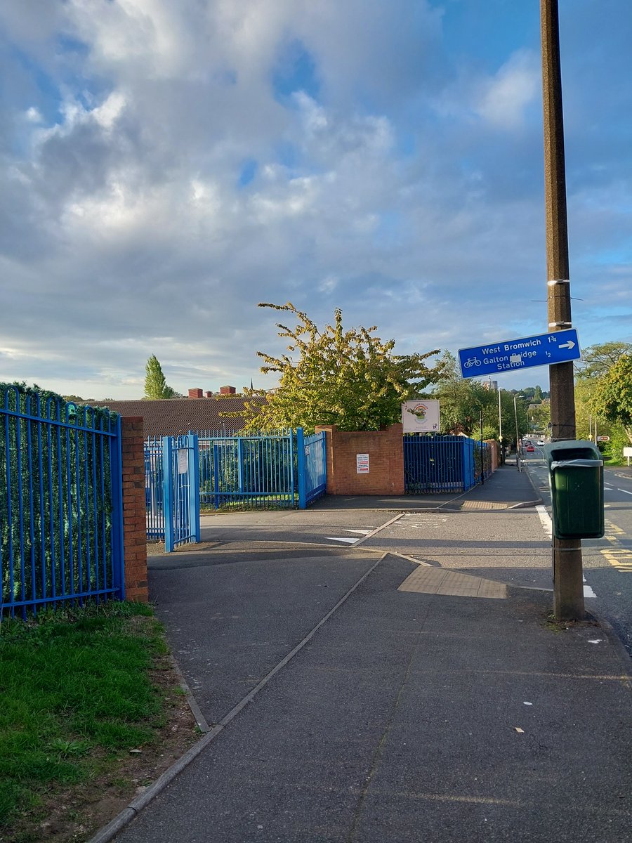 SmethwickWMP's tweet photo. 🚸St Paul's School patrols 🚸
We are commited to carry out our early school patrols across St Paul's. https://t.co/yYRV3cV3nQ