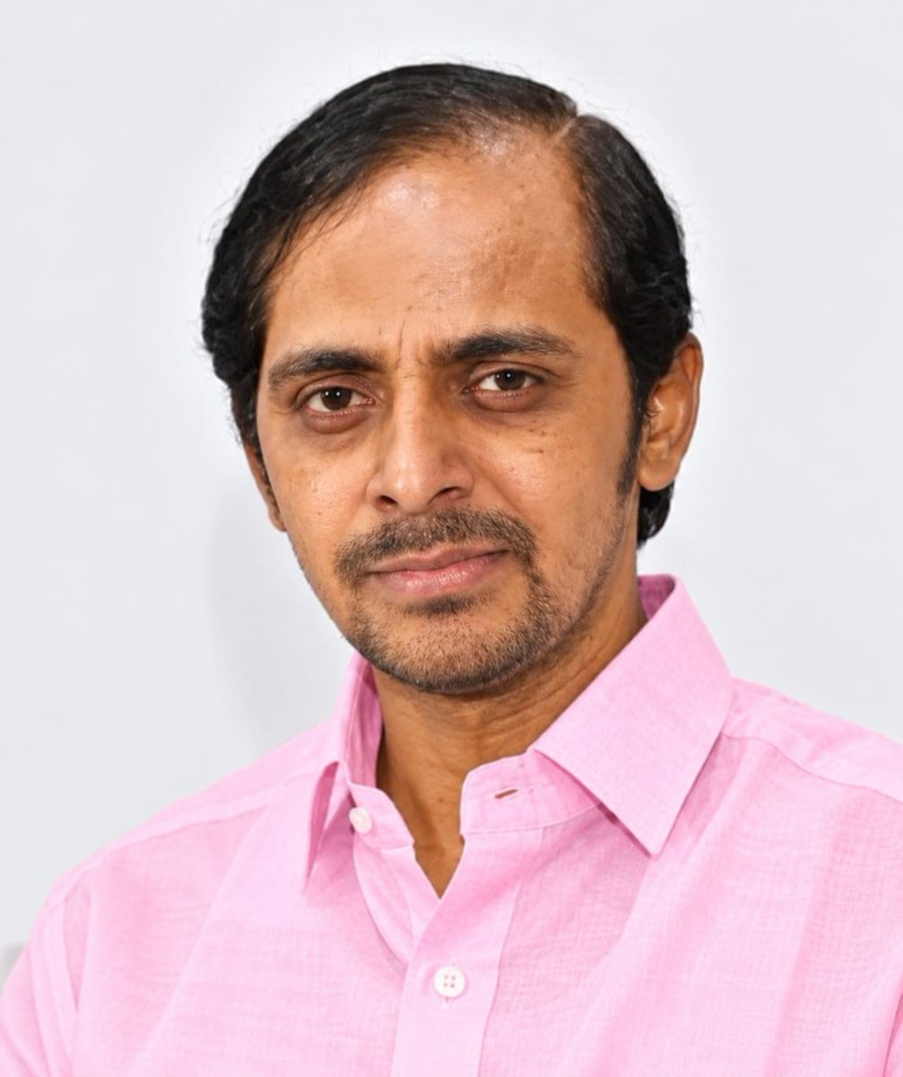 letsxCinematica's tweet photo. #TheParadise: 

Priyadarshi as KCR
P Vijay Kumar As SR NTR https://t.co/w4xnQEq8AE