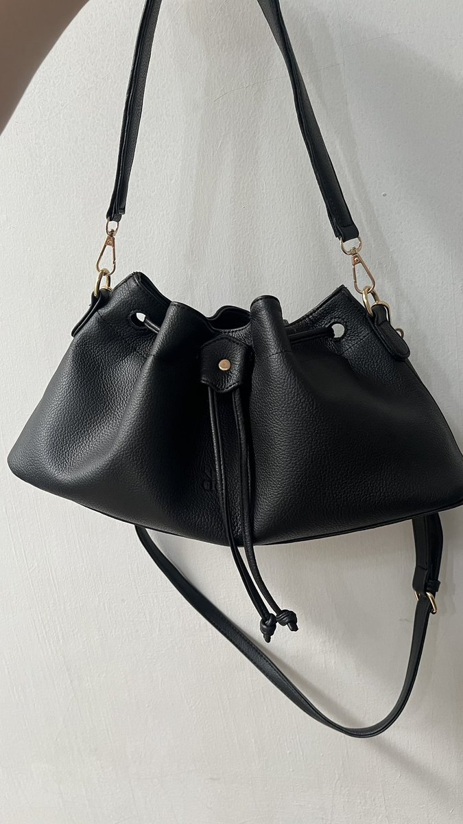 spilanmigel's tweet photo. Ini PRIOR https://t.co/f39rQNJI8W  local brand dari Sidoarjo. honestly, i’m kinda obsessed sama model tas yang begini 👜 https://t.co/37XY5db1Qo