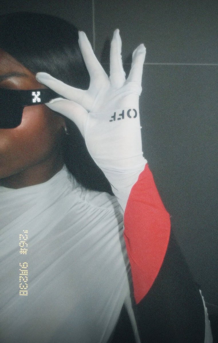 BingeVibes90's tweet photo. OLANDRIA!!! OMG!!! 

OLANDRIA OFF-WHITE 10x10  #OlandriaxOffWhite #10x10 https://t.co/IPf6CSihgh