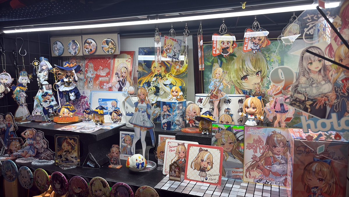 Set10544328's tweet photo. 母の遺品整理で終わったシルバーウィークなのであった。

ところで先日の一番くじを頑張り過ぎた結果、祭壇を改めてみました！
プラモは闇に葬りました！
バイバイ！K.O.G！破烈の人形！ https://t.co/iLDe5YdYKy
