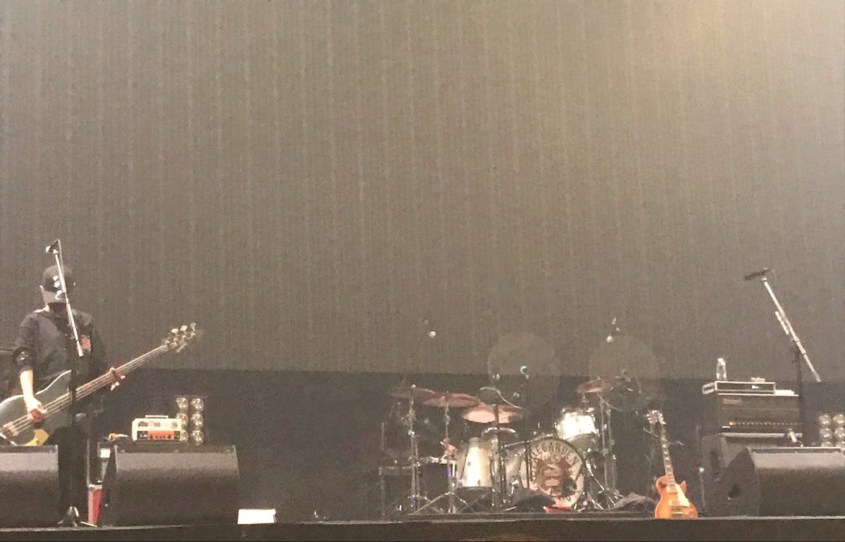9393935_'s tweet photo. 0次先行当選から7ヶ月、待ちに待ったZASSO.最初から最後まで目いっぱい楽しませて頂きましたー！
エルレはアンコール含めなんと17曲！
普段のフェスなどでは暫く聴くことができなかった曲やアコースティックでは演奏することがあったもののGood Morning Kidsが聴けたのが嬉しかったです✨ https://t.co/9n4yFv1afQ