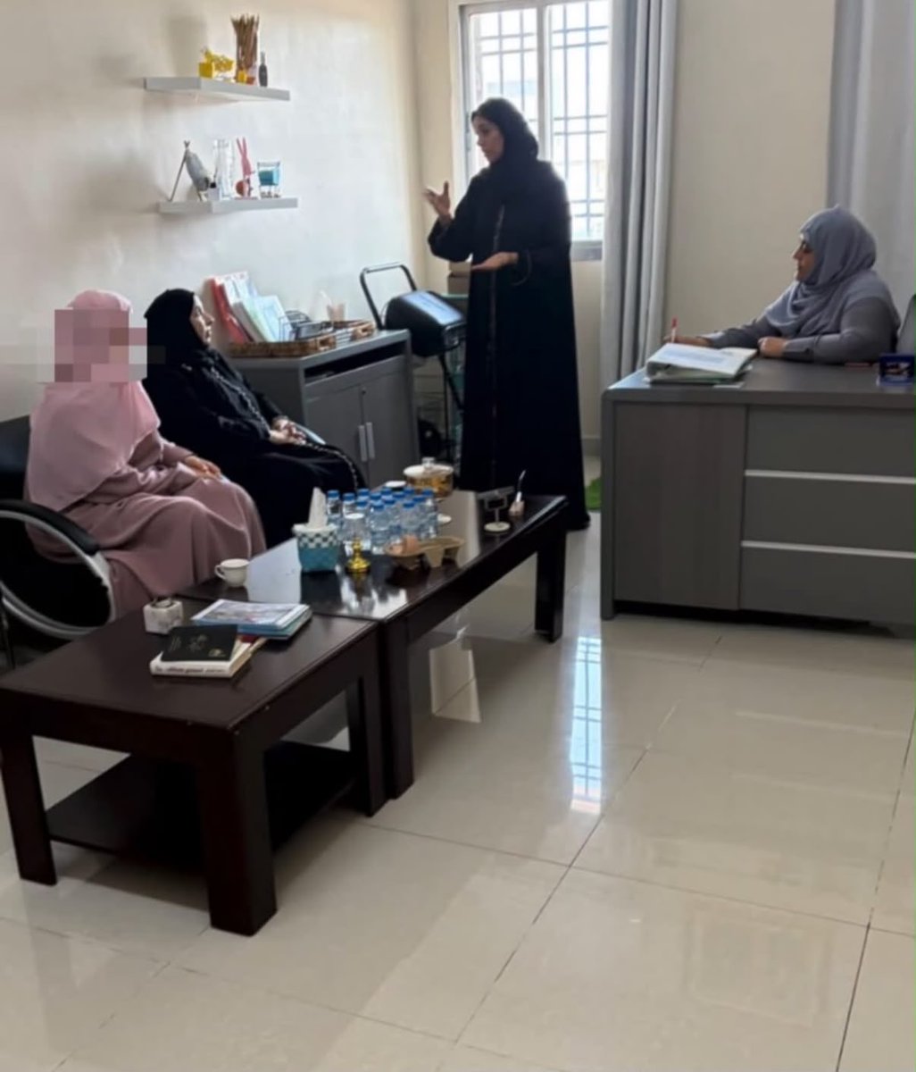EduGovSbt3343's tweet photo. رعاية وأثر 🌱

عقدت الأخصائية الاجتماعية لقاءً مع المعلمات الأوائل لمتابعة الحالات الطلابية الصحية والدراسية والاجتماعية والسلوكية، ورصد احتياجاتها؛ بهدف إعداد خطط علاجية وإرشادية مناسبة، ودعم نمو الطلبة وتحسين مستواهم في بيئة مدرسية آمنة وداعمة https://t.co/hFrWNoupEr