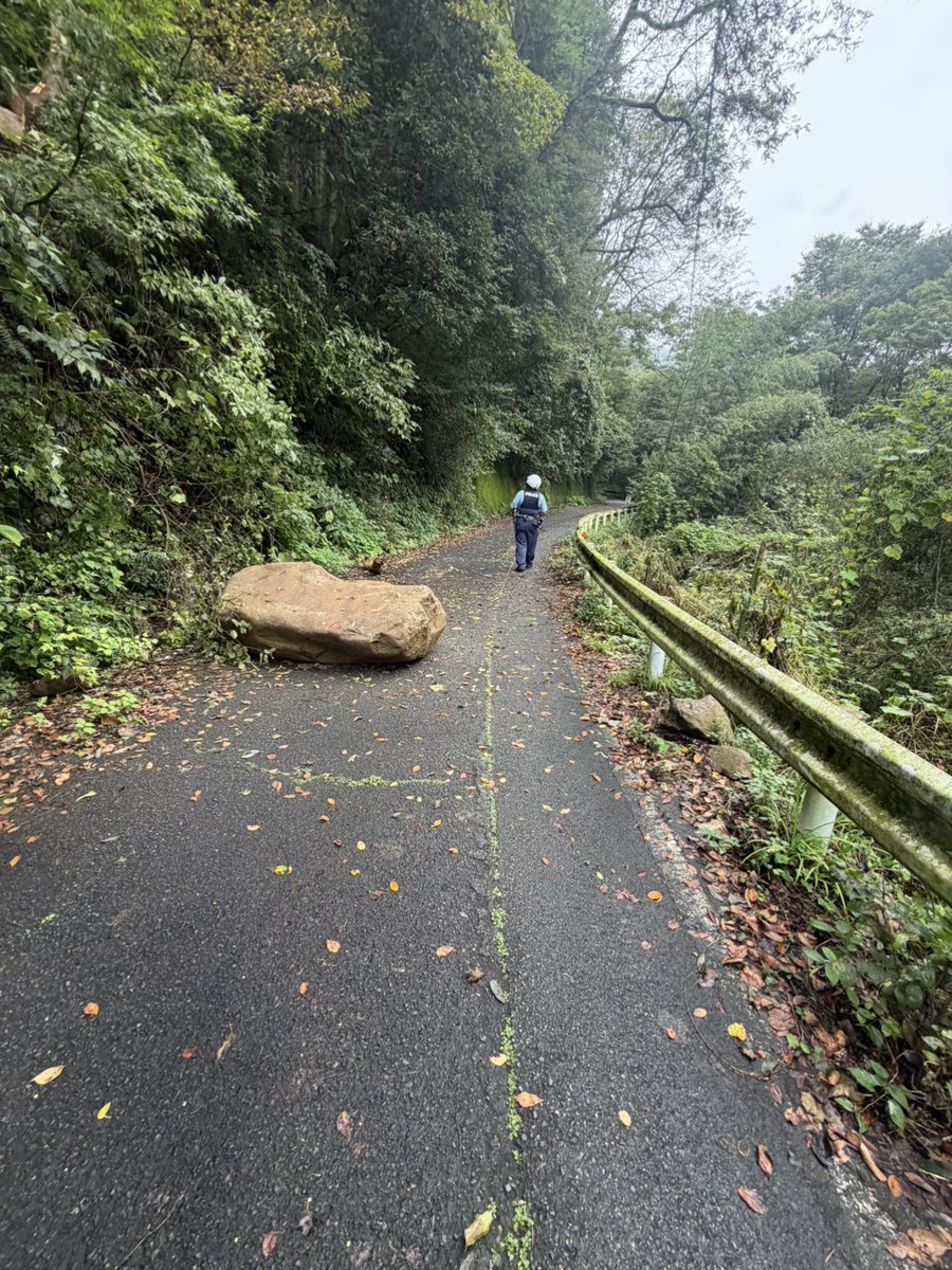gunken000's tweet photo. #災害
作業開始
桐生市　黒保根町　県道257号線　利根八木原大間々線　落石による通行規制　#群馬県建設業協会 #群馬県 #建設業
2026/09/23 12:42 1 https://t.co/A6Y6ZBRwJL
