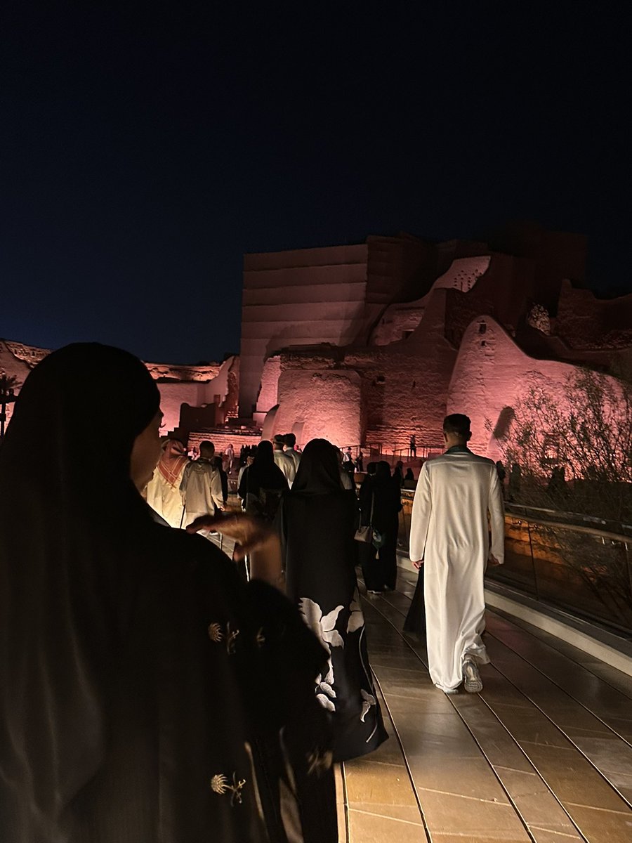 F_ALMRHN's tweet photo. جعل دارٍ سيّس أركانها آل سعود
ماتشوف البأس على مر السنين  🇸🇦🤍

#اليوم_الوطني_السعودي_٩٦ https://t.co/vyybXX2U3I