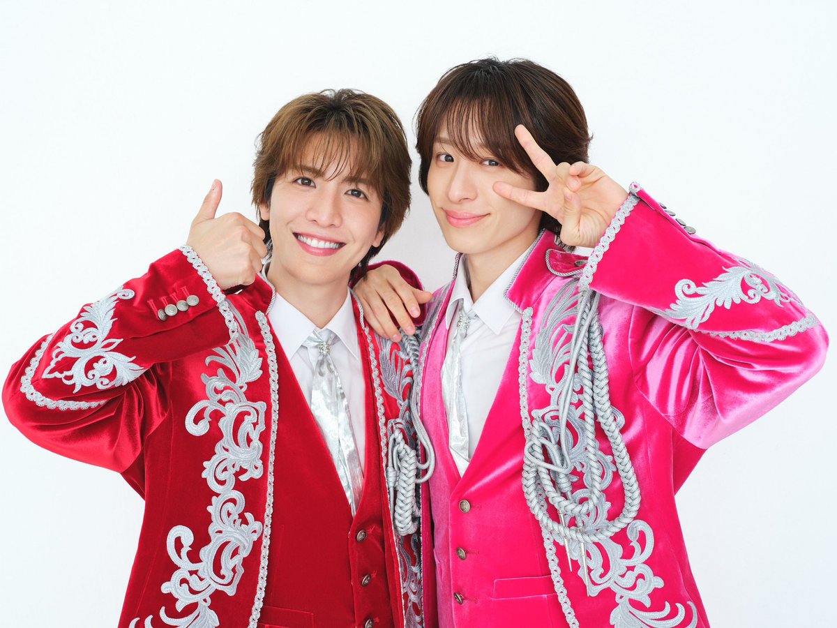 GEKKAN_TVGUIDE's tweet photo. ＼#月刊TVガイド 11月号 9/24(木)発売！／

📣発売まであと1日！

SHOW-WA、MATSURIの皆さんが
裏表紙＆巻末グラビアに登場🌟

本日は #MATSURI から
#小野寺翼 さん ＆ #松岡卓弥 さんの
アザーカットをお届け！

HMV＆BOOKSonlineで｢月刊TVガイド11月号｣関東版を購入すると、生写真をプレゼント🎁

🛒ご予約はこちらから
🔴SHOW-WA生写真（2ショット3種からランダムで1枚）
https://t.co/w9NmyBImdN

🔴SHOW-WA生写真（3冊セットで集合絵柄の生写真もプレゼント🎁）
https://t.co/Lsxs3oHUMN

🔵MATSURI生写真（2ショット3種からランダムで1枚）
https://t.co/i2YN3RvvhQ

🔵MATSURI生写真（3冊セットで集合絵柄の生写真もプレゼント🎁）
https://t.co/YdO15L3ONE

@SHOW_WAofficial 
@MATSURI_6_O 
@show_wa_matsuri