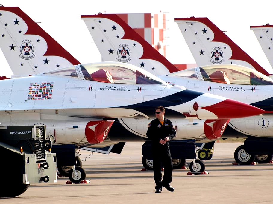 Sou1104's tweet photo. ちょいちょい　いつから写真撮ってるのか？って聞かれるので、振り返ってみた。
ライブとモデルさん撮る前は戦車とか飛行機とか自転車レース撮ってました。 https://t.co/crWrjRyjj6