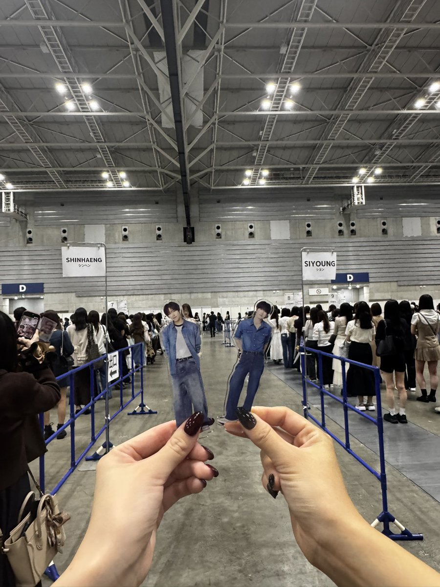 tsu___kib's tweet photo. 目力やばいし
肌白すぎて自発光って感じだったし
初手からさん付けで呼んでくるのも
ちょっと嬉しかった⚡️

とりあえず今日わかったことは
シヨン氏はポケモン好きじゃないみたい

#KO1KEYZオフライントーク会
#KO1KEYZ 
#KO1KEYZ_1ST_OFFLINE_TALK_関東 https://t.co/irfbgXXNyR