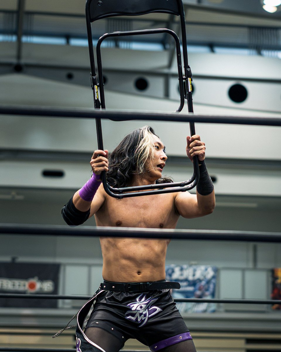 KaixaZhengPro's tweet photo. 2026.09.23

#pw_freedoms 刈谷大会　終了。

日本で初めてのチェアーマッチ！

さすがマモスさんと神威さん
お二人のリードのおかげで、無事にTeam DEPを倒すことができました。

マモスさんが隣で直接「チン◯◯に椅子攻撃！」と指導してくれたのですが、これがめちゃくちゃ爽快でした（笑）。

でも、椅子を蹴るとやっぱりすごく痛い…！正岡さんの鉄椅子はさらに痛かったです。

引き続きジュニア戦線で全力で頑張ります！

次は9/25的新木場！突っ走ります！

そして最後に、杉浦先生、周年＆お誕生日おめでとうございます！

感謝を忘れてはいけない。

#puzzle_pw
