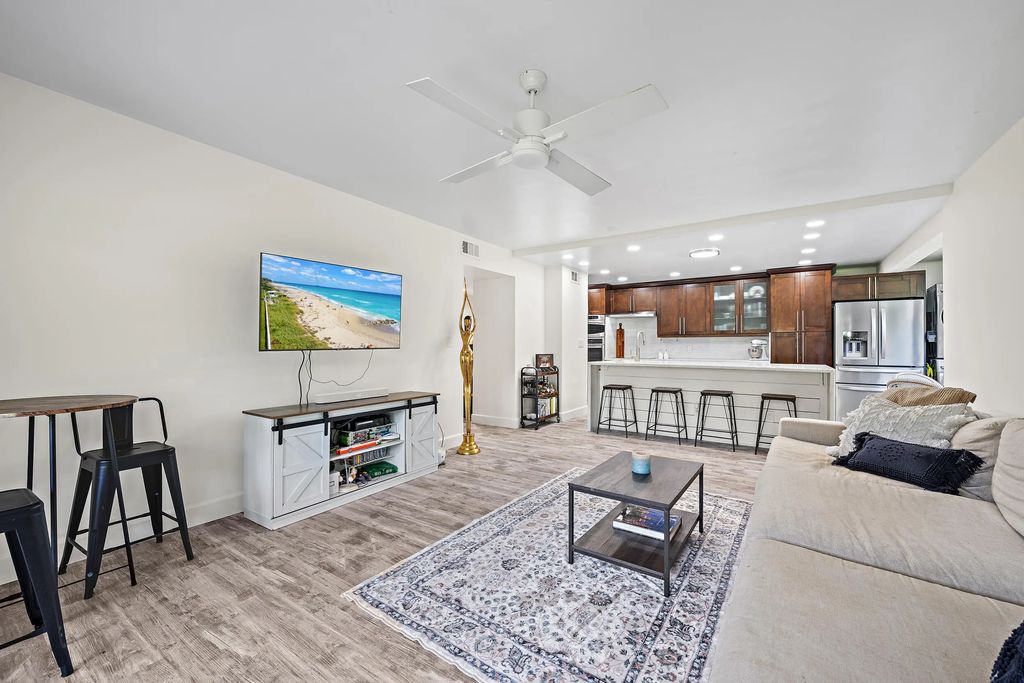 LuxWaterfront's tweet photo. #NEWLISTING
📍 4291 Wood Ride Rd #A, #BoyntonBeach, FL 33436
- $350,000
- 2 Beds, 2 Baths, 1,054 SqFt
View listing 👉 https://t.co/vGMyczqsr1
📲 Call Liz Folmar at 561-351-3958 for more info!
#palmbeachcountycondos #southfloridacondos #floridacondos #condosforsale #realestate https://t.co/G1EkXrKbSM