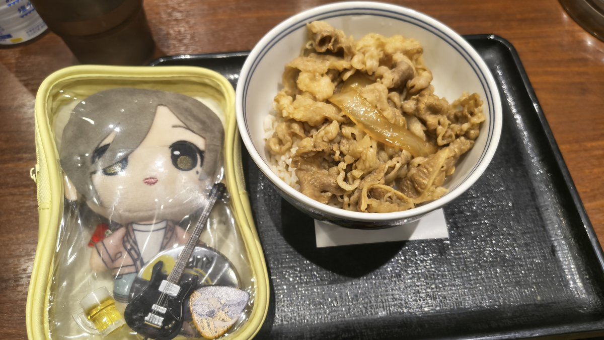 mariri3830's tweet photo. 御堂筋の道頓堀すぐ脇の吉牛で遅い晩飯🍚 https://t.co/WADX8vHj4H