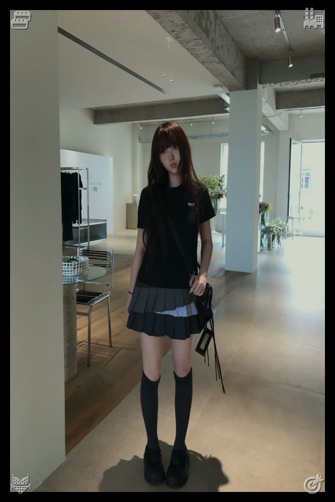 ks04228079's tweet photo. 👎Apple and wild berry pieA week later, Clara’s niece, Margaret, arrived on the isle. She was in her 60s, with gray hair and kind eyes, just like Clara. When she saw Thomas, she cried, throwing her arms around him. “I’ve been looking for you,” she said. https://t.co/smwZahcdrK