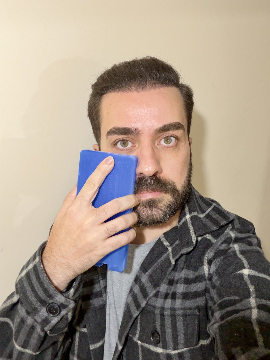 abdobasdas's tweet photo. HASTALARI RANDEVU SIRASINA GÖRE MUAYENE ETTİĞİM İÇİN DARBEDİLDİM!

Öğleden sonra poliklinik yaparken randevusundan 2 saat önce gelen ve kendisinden önceki randevulu hastalar muayene olurken beklediği için sinirlenen(bunu da sonradan öğrendim) hasta tarafından darbedildim https://t.co/psrTWF3wos