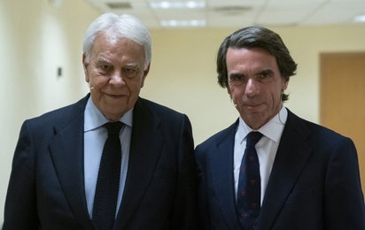 FonsiLoaiza's tweet photo. Felipe González creó la Ley Boyer y Aznar creó la Ley del Suelo liberalizando los alquileres y la construcción de vivienda para favorecer la especulación. Ambos suman un gigantesco patrimonio inmobiliario. Desde que dejaron la presidencia han cobrado 4M€ de pensión vitalicia. https://t.co/axw1JMbk7z