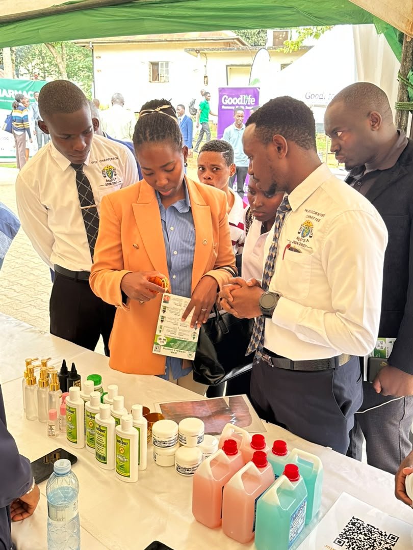 Mupsamak's tweet photo. The Scientific exhibition was officiated by @DrNaluyimamps The Presidential Advisor on Pharmacy and it had advanced health gears that actually could calibrate your skin type and tone. And we would like to appreciate @VUPSAofficial for being a part of the exhibition. https://t.co/1bnIbRfq5e